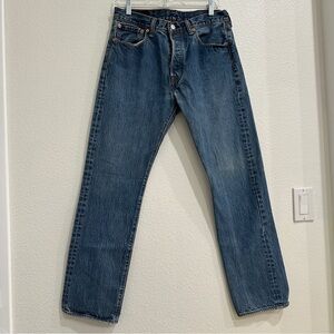 Levi’s 501 Straight Fit Button Fly Medium Wash Jeans 32 X 32